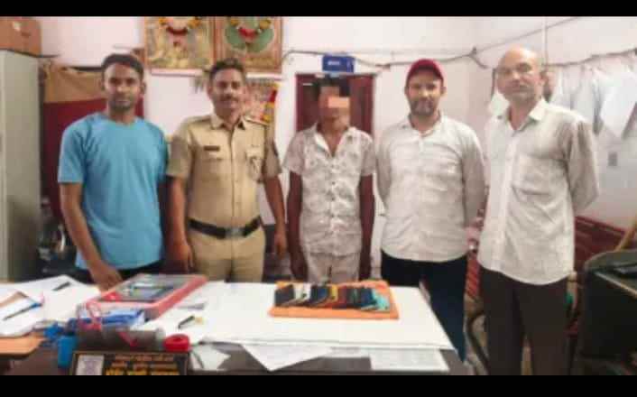 धावत्या रेल्वेतील प्रवाशांना लक्ष्य करणारा मोबाईल चोर जेरबंद : १४ मोबाईलसह १.९० लाखांचा मुद्देमाल जप्त 